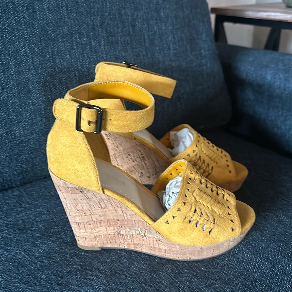 Marc Fisher, NEW, platform sandals, 7.5